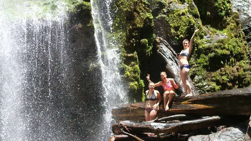 girls in the waterfall costa rica
