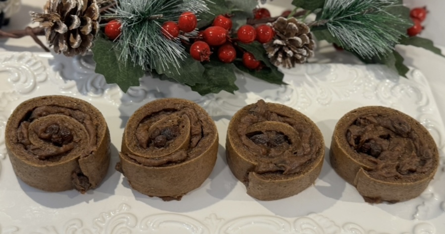 raw vegan gingerbread cinnamon rolls